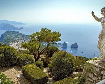 Isola di Capri con Grotta Azzurra da Roma
