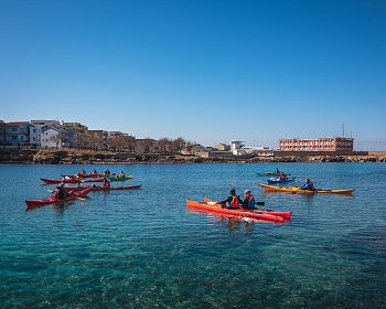 Escursione guidata in kayak dalla spiaggia di Scogliolungo a Porto Torres