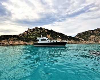 Escursione giornaliera in barca a motore dell'Arcipelago di La Maddalena da Palau