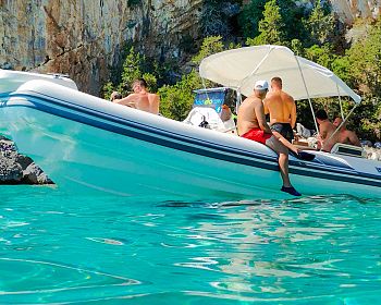 Escursione in maxi gommone nel Golfo di Orosei da Santa Maria Navarrese con aperitivo