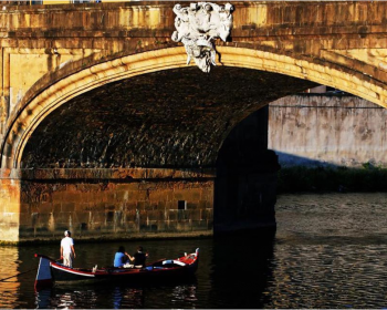 Tour di Firenze in una gondola fiorentina