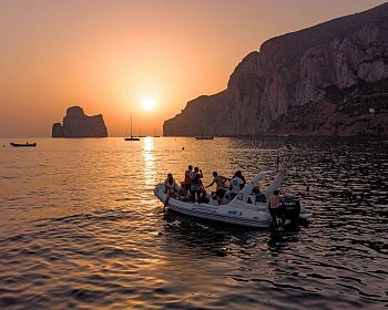 Dinghy tour at sunset in Porto Flavia with aperitif