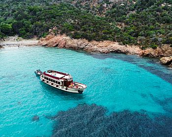 Tour in motonave dell'Arcipelago di La Maddalena e Caprera con partenza da La Maddalena