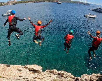 Coasteering a Cala Dragunara nel Parco di Porto Conte ad Alghero