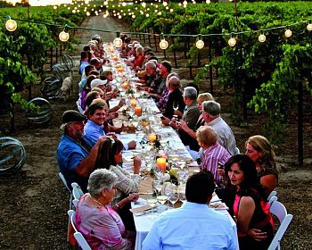Abendessen in den Weinbergen von Florenz