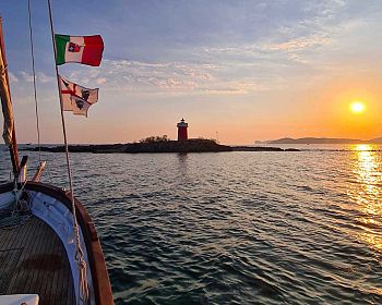 Escursione in barca a vela d'epoca nel Golfo di Alghero al tramonto con degustazione