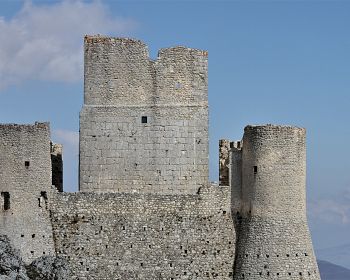 Scopri l'Abruzzo medioevale: il Castello di Rocca Calascio e Santo Stefano di Sessanio con pranzo tipico abruzzese.