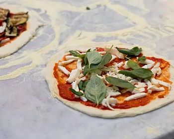 Preparate la vostra pizza a Roma - Pizzaioli con uno chef locale