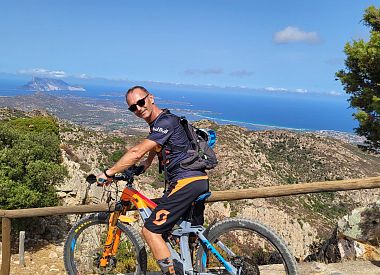 Geführte E-Bike-Tour zwischen Naturpools und Bergen in San Teodoro