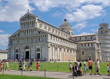 Besichtigung des Schiefen Turms von Pisa, des Doms, des Friedhofs und des Baptisteriums mit Führung