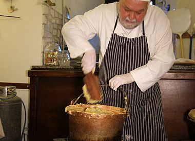 Kochkurs im Herzen der Abruzzen: lernen sie die Zubereitung der traditionellen "La polenta rognosa" aus Pettorano sul Gizio