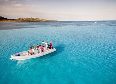 Half-day tour in a dinghy on the Gulf of Asinara from Stintino