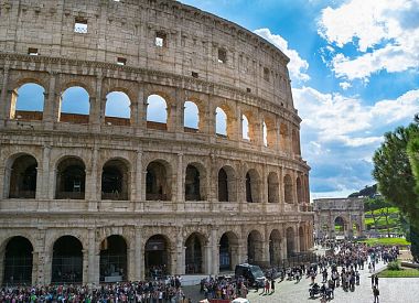 Tour con accesso prioritario: Tour guidato ufficiale del Colosseo | Ingresso incluso