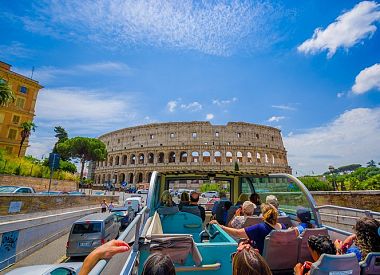 Exklusive Führung durch die unterirdischen Katakomben in Rom und Hop-on-Hop-off-Bustour