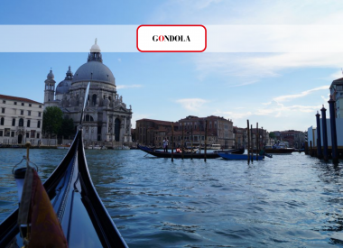 Grand Canal: Romantic Gondola Ride With App Commentary