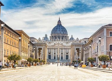 Hop-On-Hop-off-Bus in Rom und Führung durch die Sixtinische Kapelle des Vatikanischen Museums | Fast Track