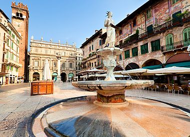 Guided walking tour of Verona in a small group
