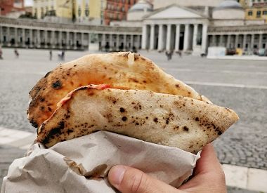 Street food tour: the Neapolitan culinary art