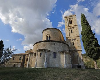 Land of Brunello: Pienza, Montalcino, Temple of Brunello wine and Sant'Antimo Abbey with Gourmet Lunch and Wine Tasting